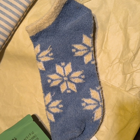 Blue Stripe Bag With Socks, Masks And Jewelry - Picture 4 of 6